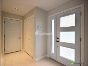 C-317_Vestibule