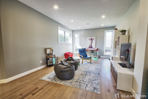 C-387 : Salle familiale